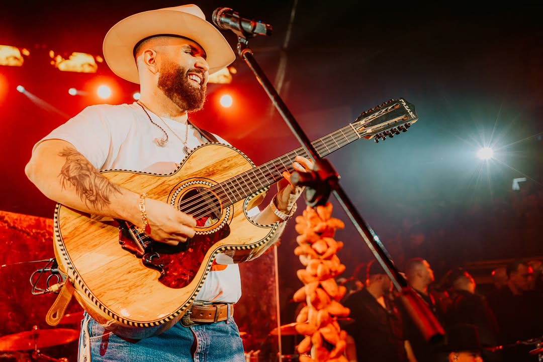 Carín León responde con ironía a rumores sobre su&nbsp;sexualidad