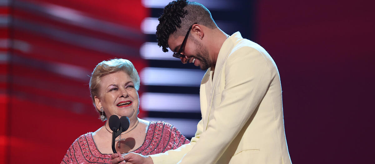 Bad Bunny despide a Paquita la del Barrio recordando el día que lo llamó “inútil”
