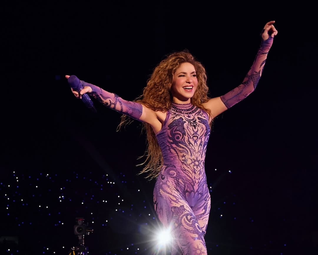 Shakira llega a Bogotá y desata fiebre en El Campín