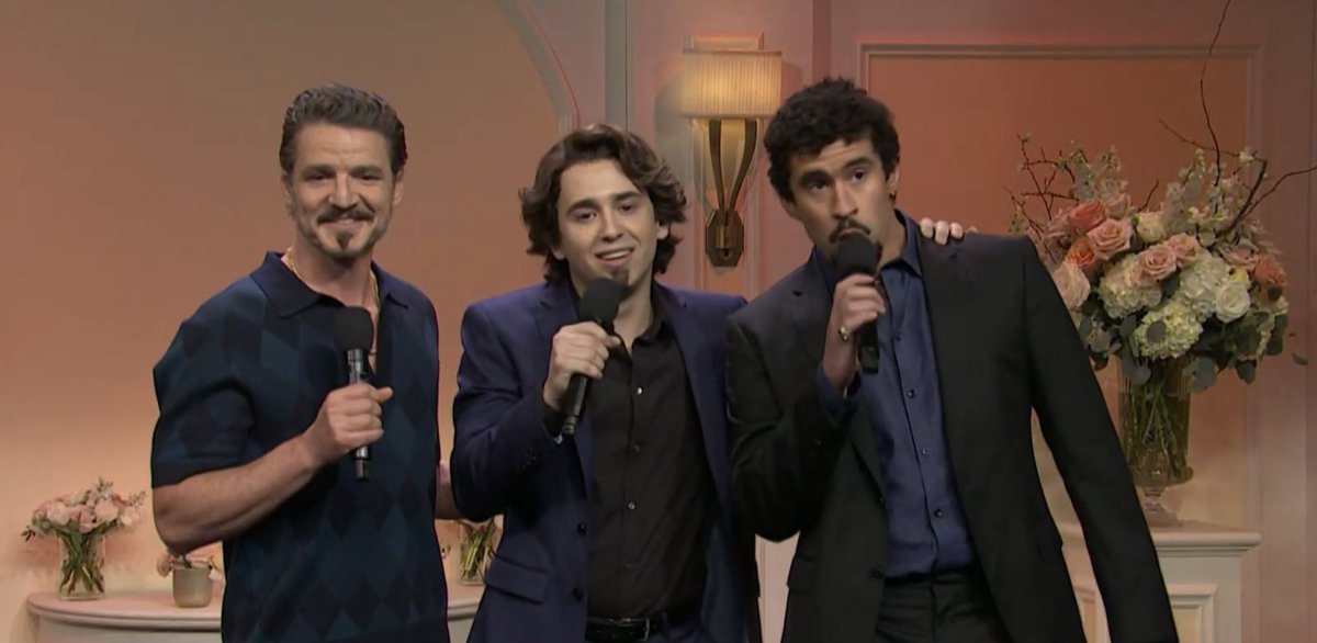 Bad Bunny deslumbra en el aniversario 50 de Saturday Night Live junto a Pedro Pascal