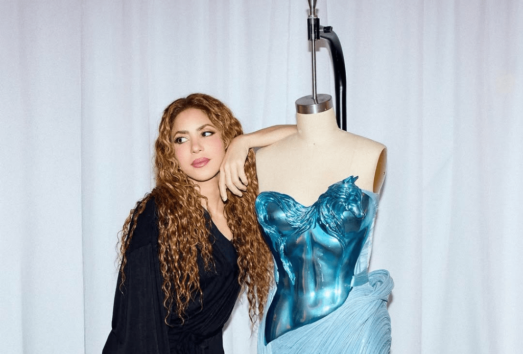 Shakira destapa el secreto del vestido azul de “Acróstico” y enloquece a&nbsp;Argentina