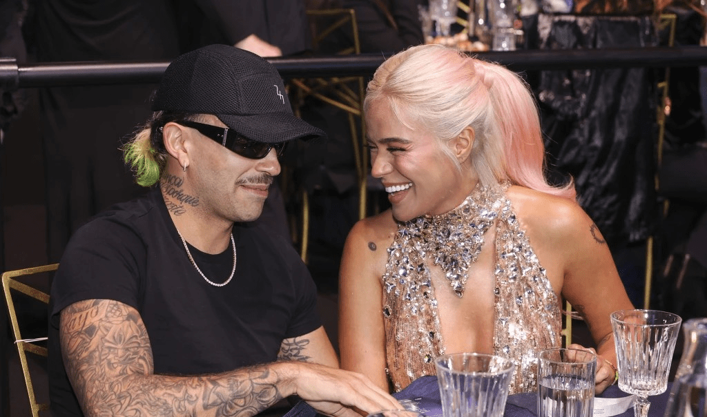 ¡Feid aviva el misterio! No desmiente rumores de embarazo de Karol G y deja a todos en&nbsp;shock