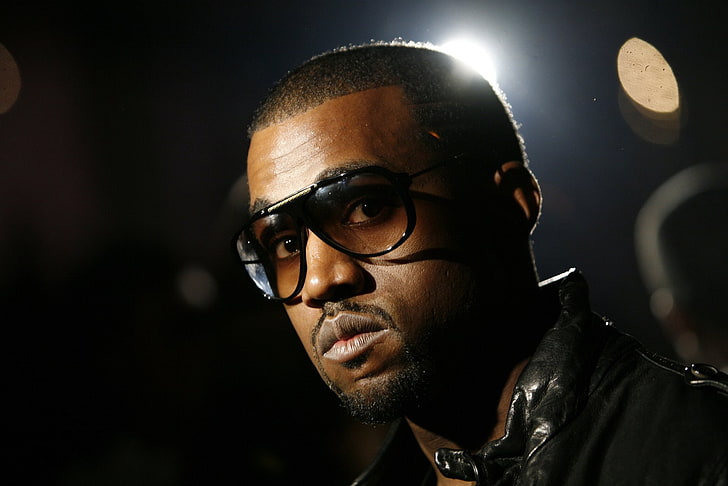Kanye West Estrena “Cousins”, un Tema que Revela un Trauma Infantil