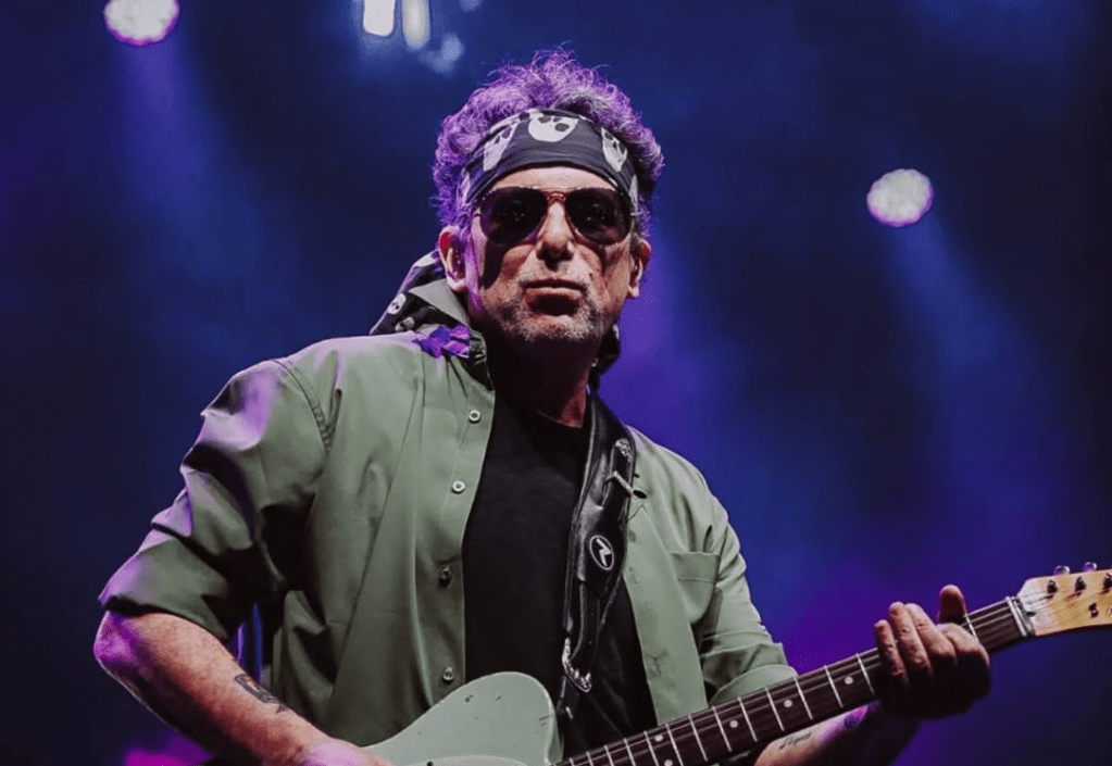 Calamaro enciende la polémica en Cali al defender la tauromaquia y abandonar el&nbsp;escenario