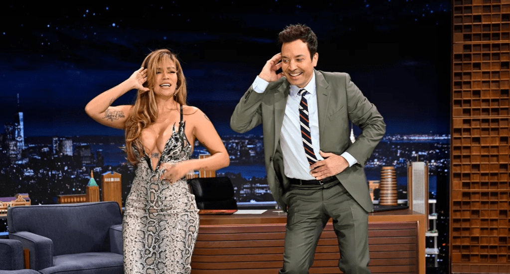 Karol G enciende el escenario de Jimmy Fallon con&nbsp;‘Papasito’