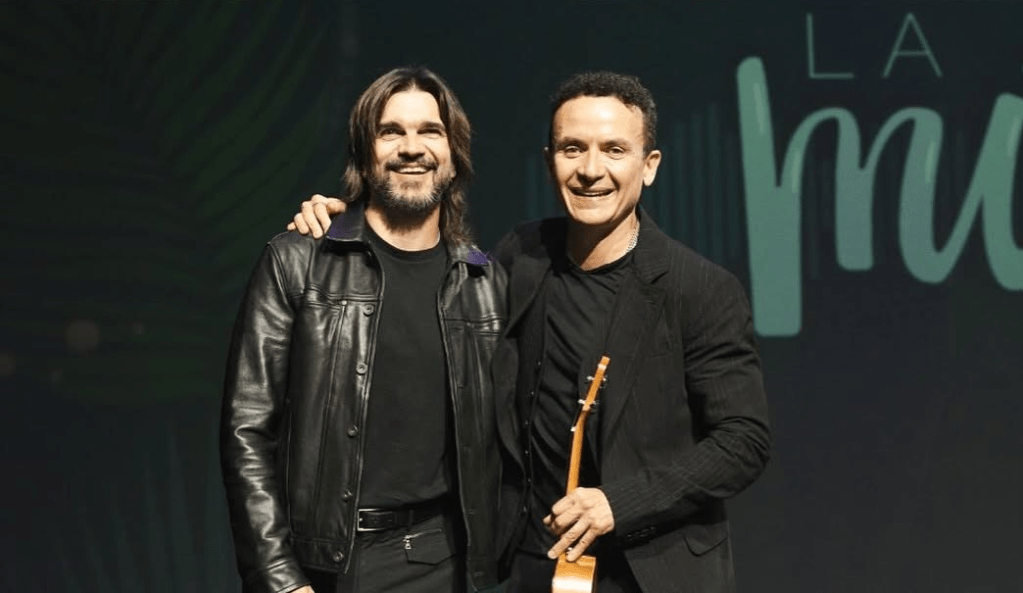 Fonseca es galardonado con el Golden Ukulele por Juanes en gala&nbsp;benéfica