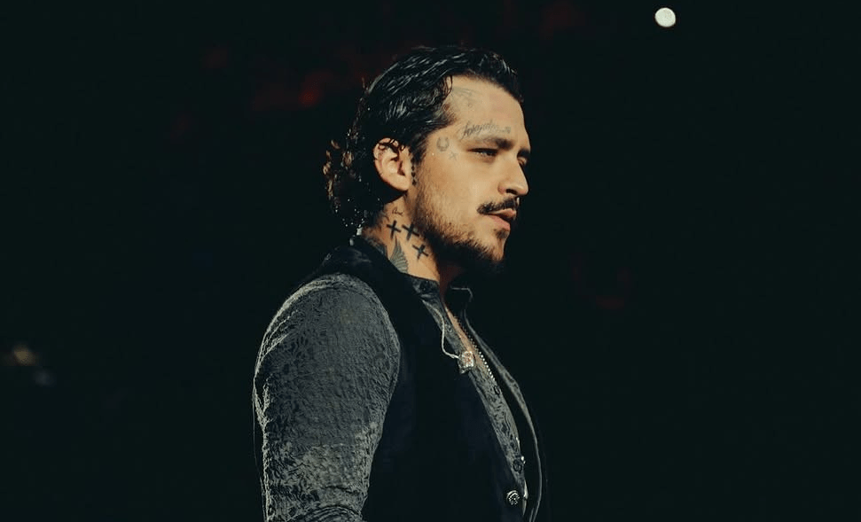 Christian Nodal lanza su marca de ropa con estilo&nbsp;vaquero-gótico