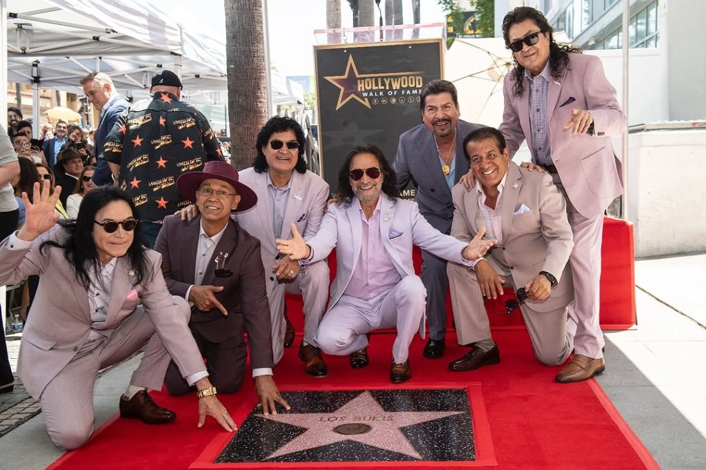 Los Bukis dedican su estrella en el Paseo de la Fama de Hollywood a «Todos los&nbsp;inmigrantes»