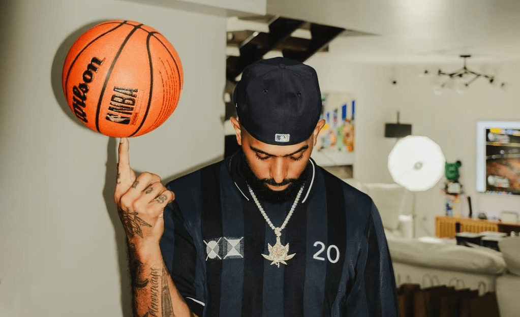 Eladio Carrión lanza «4AM En Ibiza» un freestyle lejos de la&nbsp;fiesta