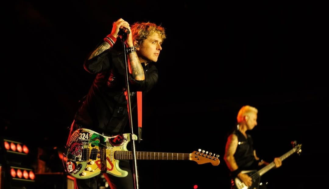 Green Day regresó a Bogotá tras 8 años con un concierto épico bajo la lluvia