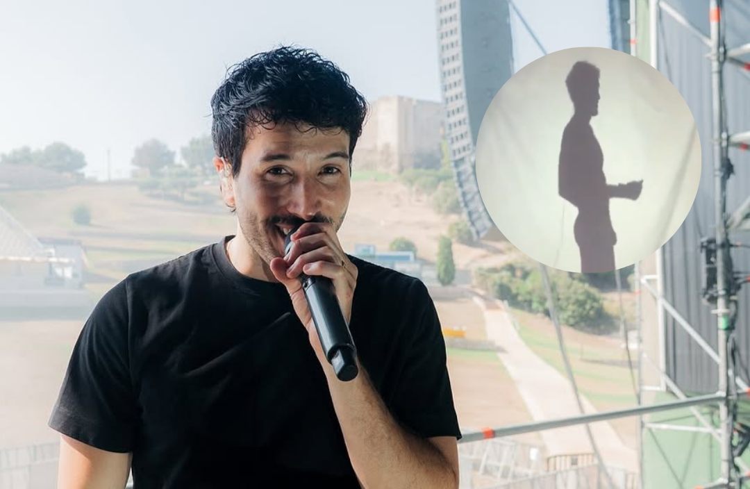 Sebastián Yatra se desnuda en pleno escenario en Málaga, España