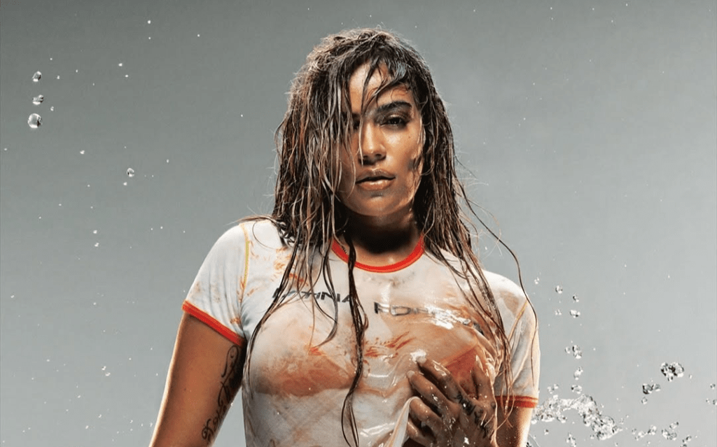 Karol G lanza colección cápsula con Diesel inspirada en su álbum&nbsp;‘Tropicoqueta’