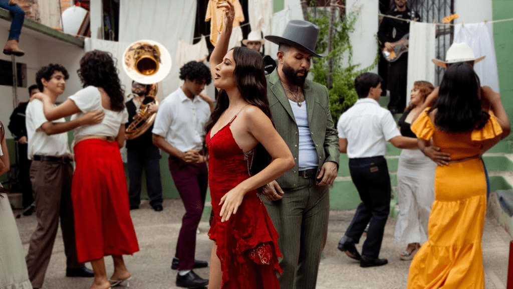 Carín León y Kacey Musgraves lanzan “Lost in Translation”, un video que une el country y la música&nbsp;mexicana