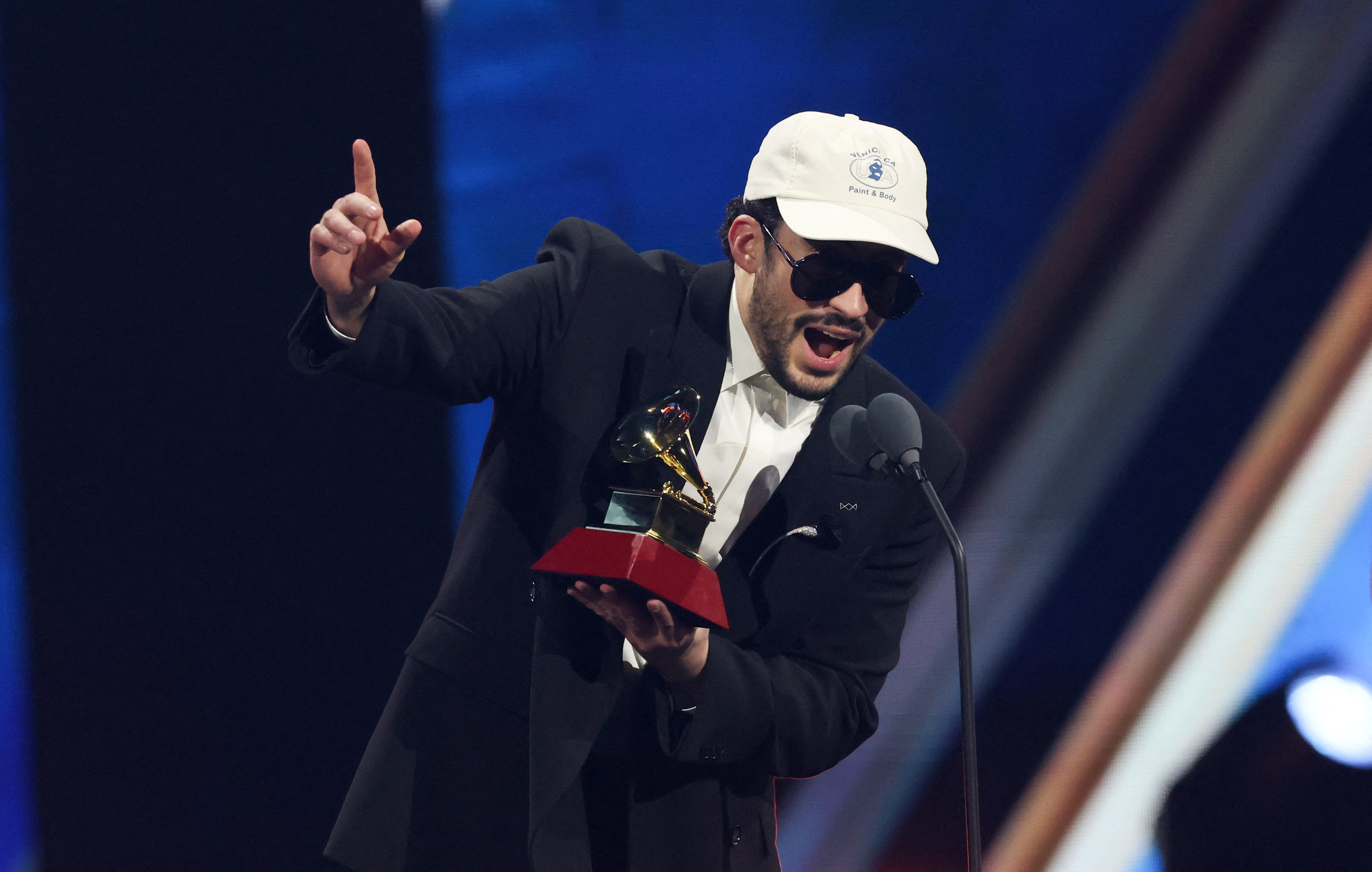 Bad Bunny, Karol G y CA7RIEL & Paco Amoroso dominan una noche histórica en los Latin Grammy 2025