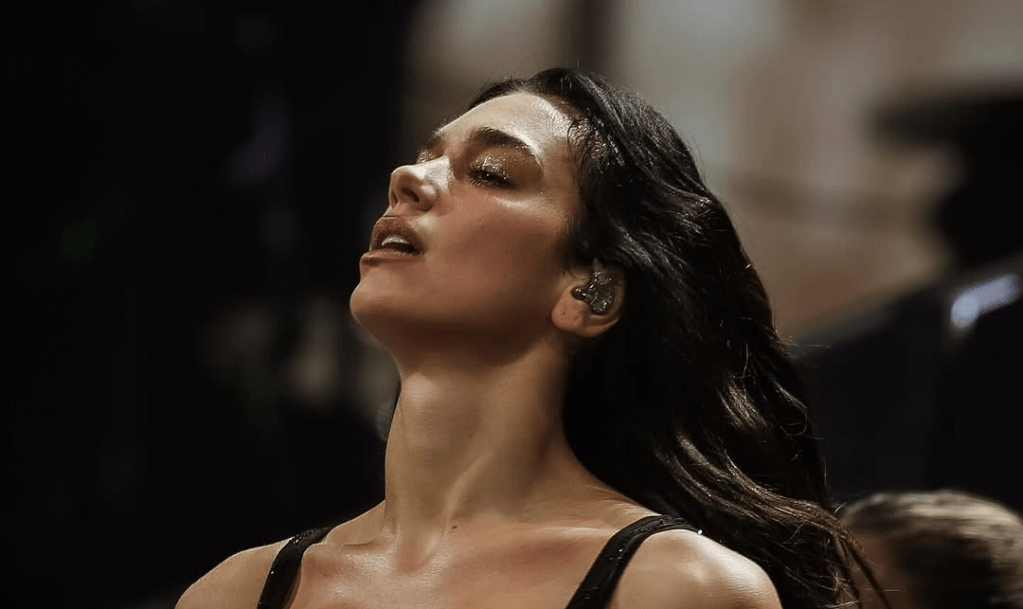 Dua Lipa hace vibrar a River Plate con su reversión de Música&nbsp;ligera