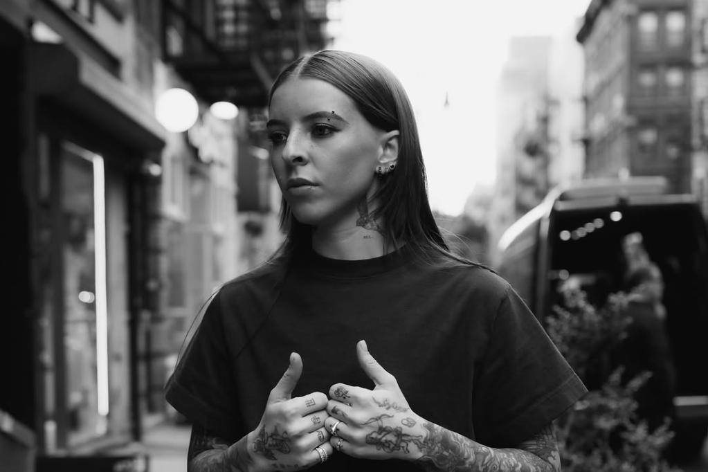 Young Miko presenta “Do Not Disturb”, un viaje de introspección y libertad&nbsp;creativa