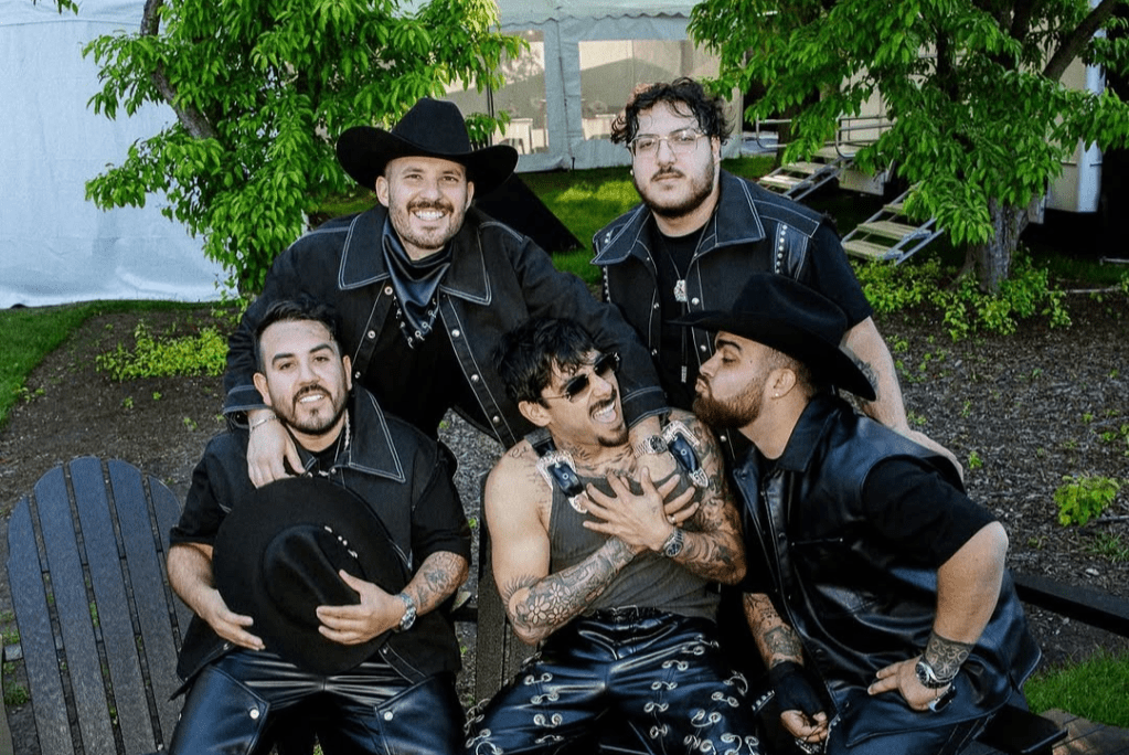 Grupo Frontera anuncia tres conciertos en Colombia con su tour «Triste pero bien&nbsp;cabrón»