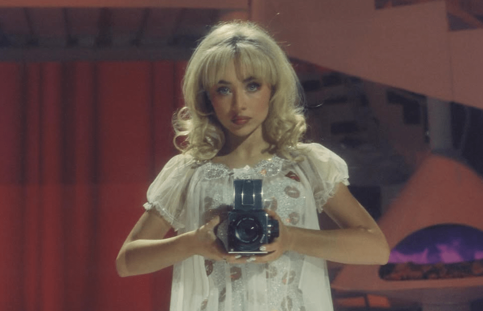 Sabrina Carpenter sorprende en Navidad con el lanzamiento de Such A Funny&nbsp;Way