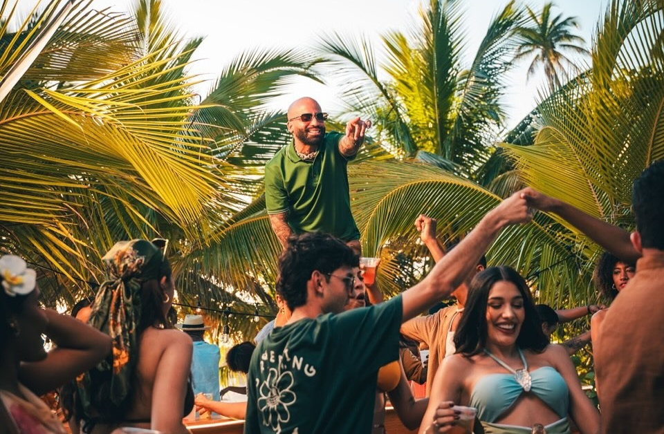 Arcángel lanza «Hoy Se Guaya» y anticipa el sonido de su nuevo álbum La Octava&nbsp;Maravilla