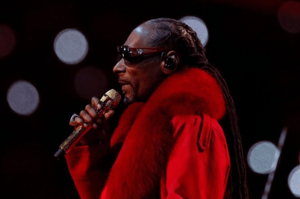Snoop Dogg y HUNTR/X protagonizan el show navideño de la&nbsp;NFL