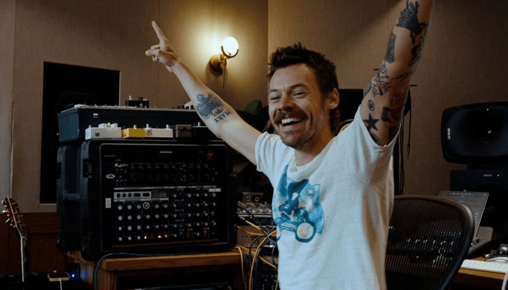 Harry Styles sorprende en el estreno del video de “Aperture” y revela el tracklist completo de su nuevo&nbsp;álbum