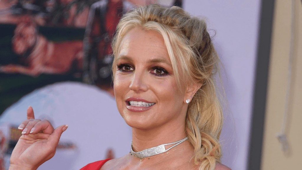Un mes después de su arresto, Britney Spears es ingresada en un centro de rehabilitación en EE. UU.